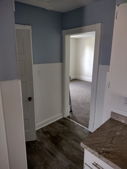 Building Photo - 8240 W Cold Spring Rd