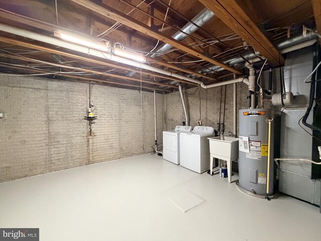 Building Photo - 6124 Majors Ln