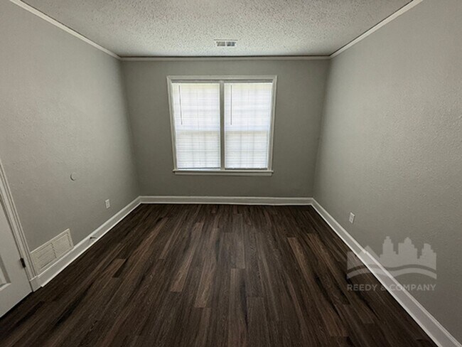 Building Photo - Half off full months rent !!! Welcome to o...