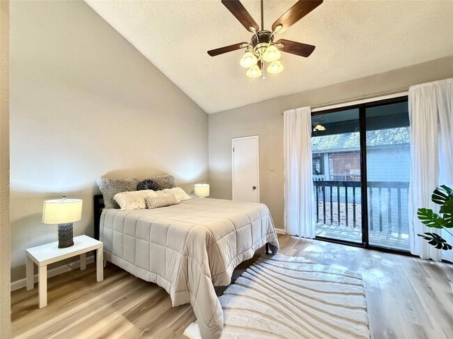 Building Photo - 7122 Wood Hollow Dr