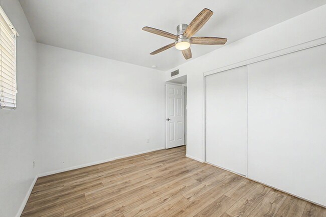 Building Photo - Great Tempe Home with Diving Pool