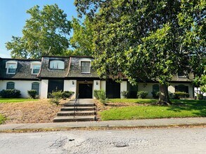 Building Photo - Wow! Newly renovated 2 bedroom 2 bathroom unit in Lithonia. Must see!