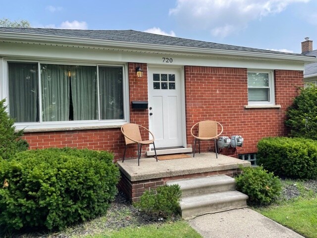 Building Photo - 720 -722 Louis Ave