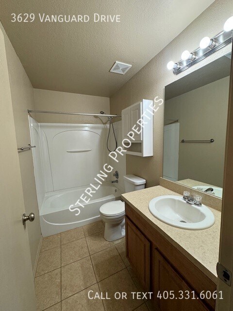 Building Photo - 3629 Vanguard Dr