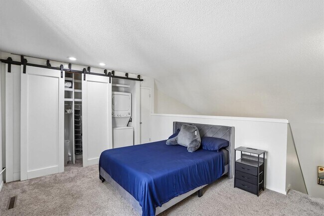 Building Photo - 341 Samoa Dr