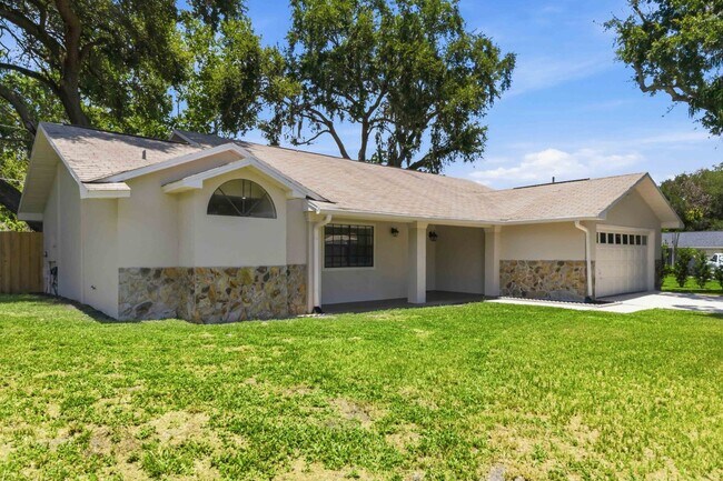 Building Photo - PENDING APPLICATION-Newly Renovated 3-Bedroom Home in Emerald Lake Colony – Move-In Special!