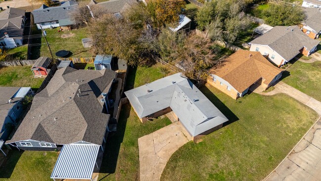 Building Photo - Gorgeous 5-Bedroom Home!