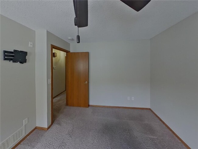 Building Photo - 1180 4th St W
