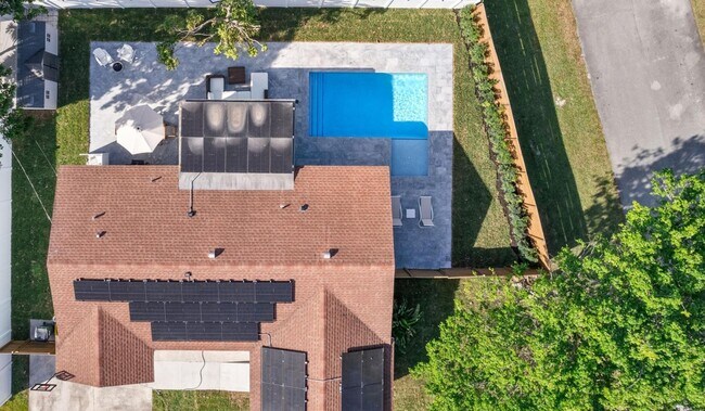 Building Photo - 667 Blue Jay Rd