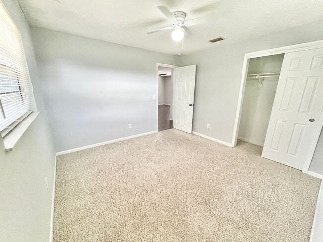 Building Photo - 3BR 1BA Annual Rental Available Now
