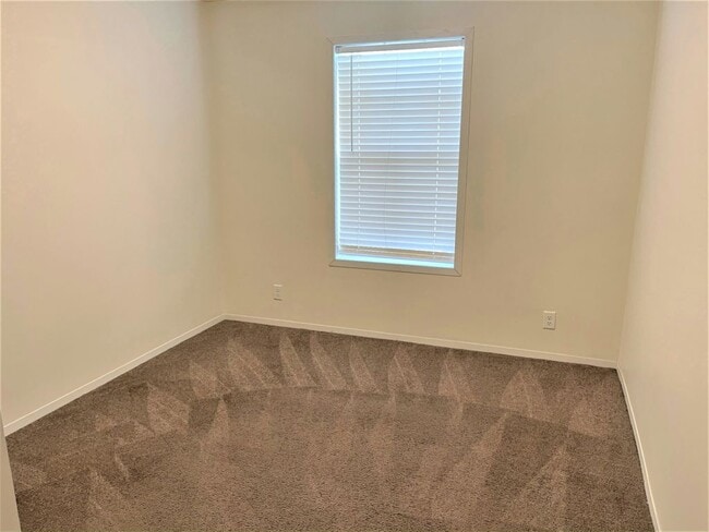 Building Photo - 248 Canary Dr