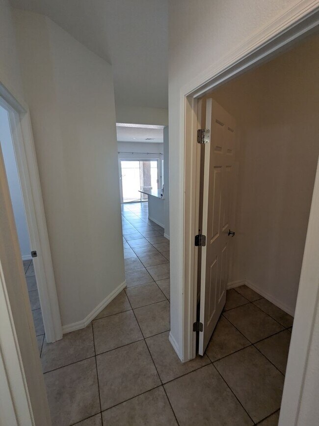 Building Photo - 1016 Royal Plum Ln
