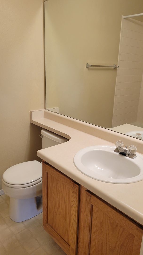 Building Photo - 4 Bed 3 Bath off Dublin/Powers w/AC- Avail...