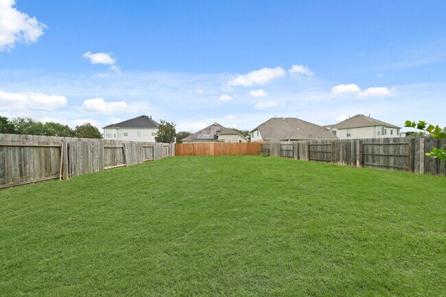 Building Photo - Spacious 4-Bedroom Home in Winfield Lakes