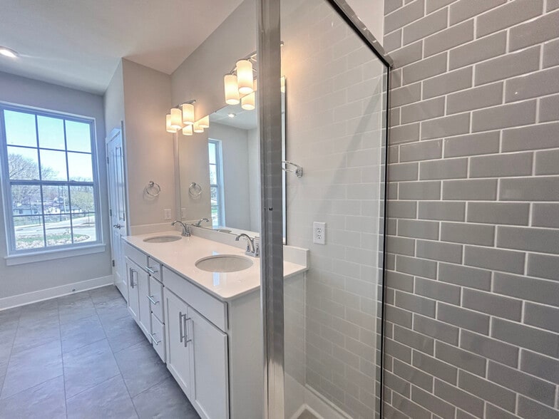 Building Photo - 714 Kinzer Ave