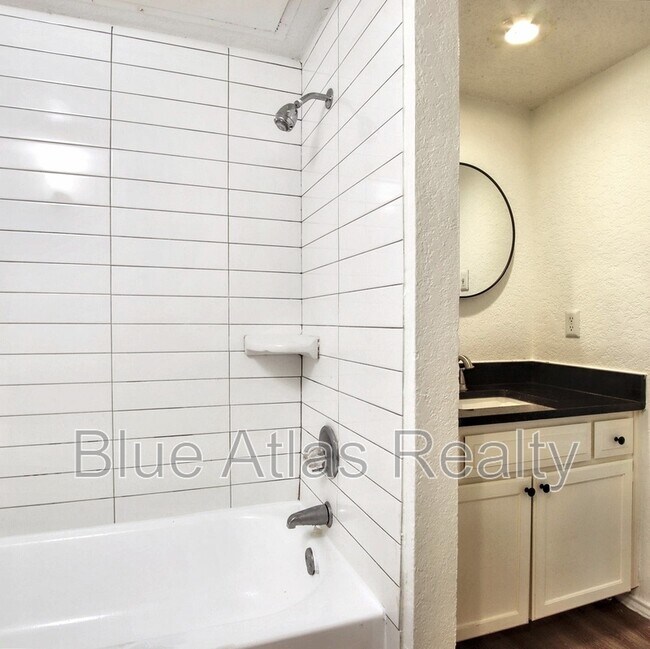 Building Photo - 1817 San Rafael St