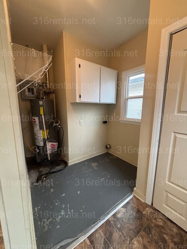 Building Photo - Two bed, Two Bath, fully fenced backyard rental available now!