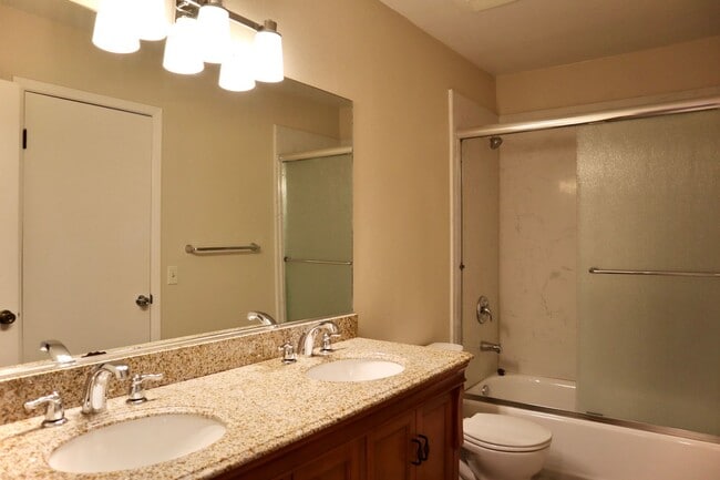 Building Photo - Charming 2-bedroom condo - Mission San Jose District!