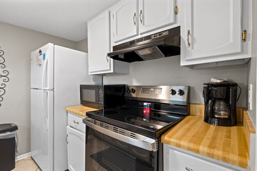 Building Photo - 344 E Beach Blvd