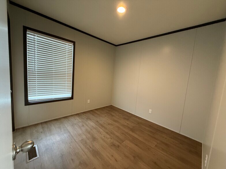 Building Photo - 135 Prairie Dr