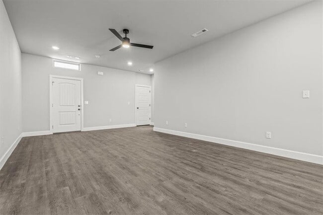 Building Photo - 1050 Sunshine Ct