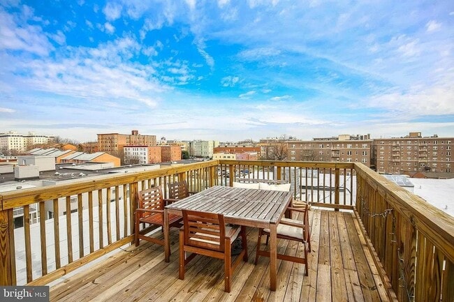 Building Photo - 1417 Chapin St NW