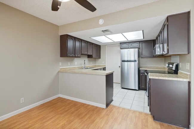 Building Photo - Charming 3-Bedroom Home Available for Rent!