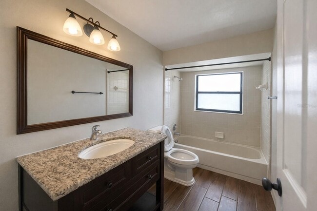 Building Photo - 9313 Palm Tree Dr