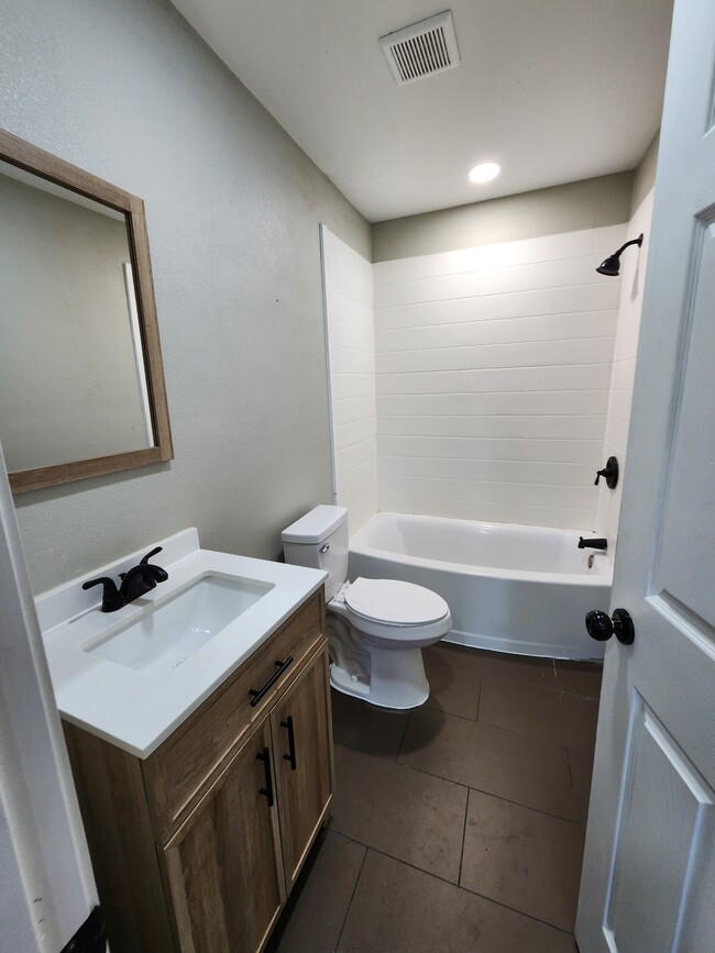 Building Photo - 1050 Shephard Dr