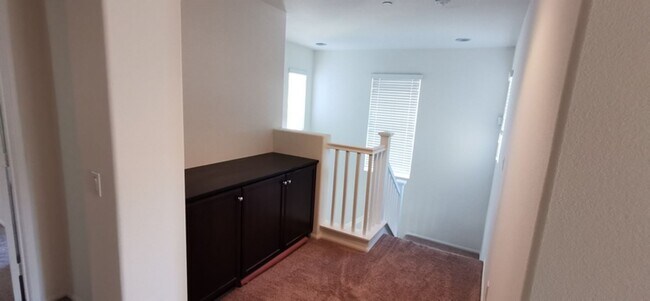 Building Photo - Beautiful large 3 bedroom home in Eastvale!