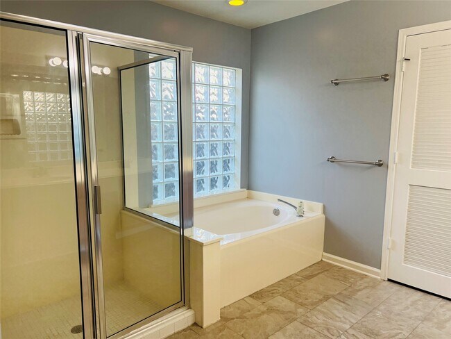 Building Photo - 8815 Crazy Horse Trail