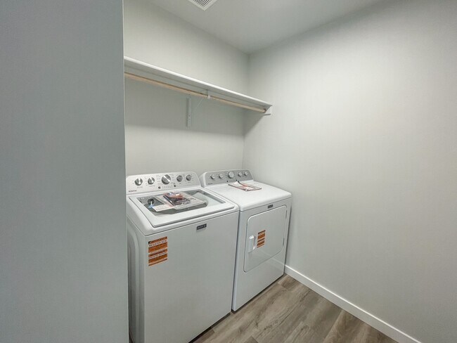 Building Photo - 4403 N Magical Crk Ave