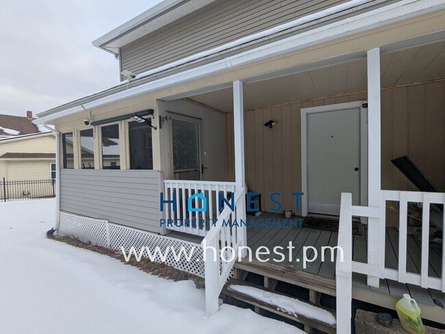 Building Photo - 162 College Ave