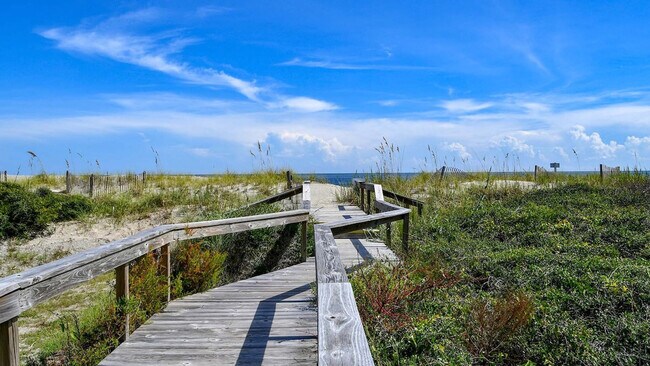 Building Photo - 205 Sea Island Dr