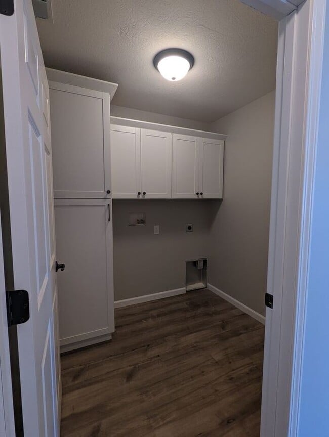 Building Photo - Experience modern living in this brand new...