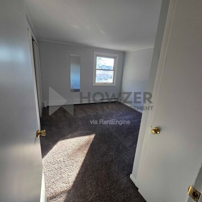 Building Photo - 560 W Main St