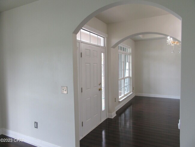 Building Photo - 105 N Shoreview Dr.