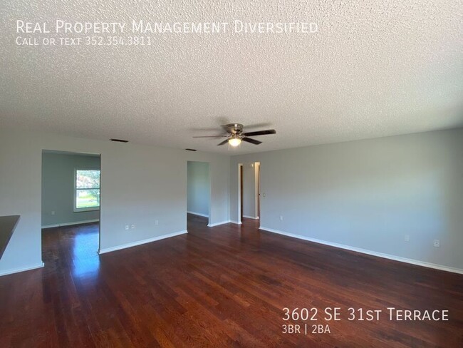 Building Photo - Cedar Hills - Desirable SE neighborhood 3/2/2