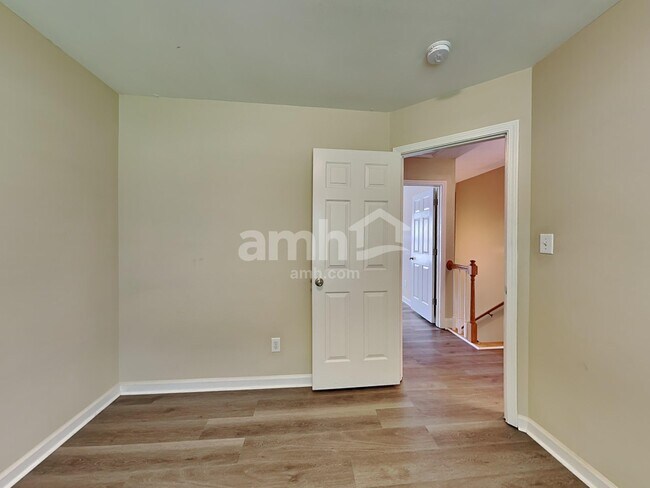 Building Photo - 34 Pamela Ln