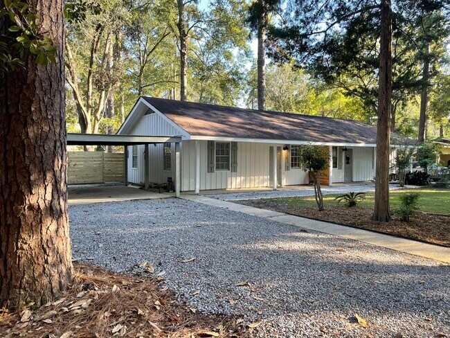 Building Photo - 218 W Saint Mary Dr