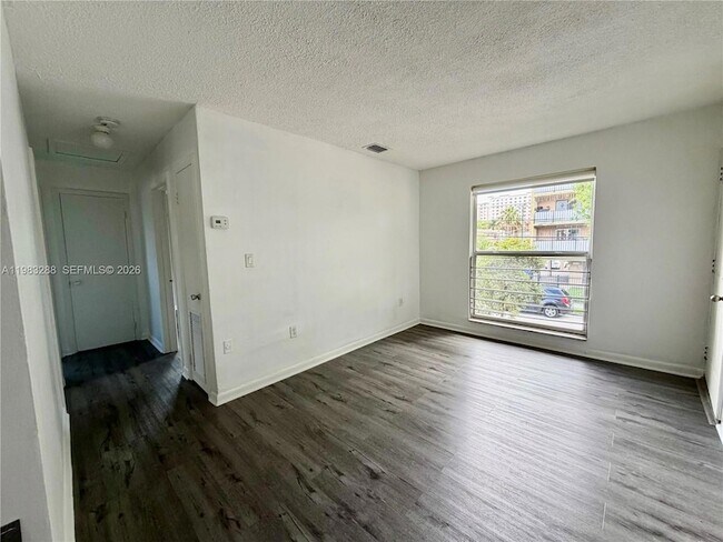 Building Photo - 1305 NW 4th St