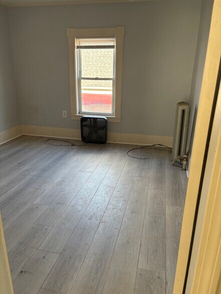 Building Photo - 121 London St