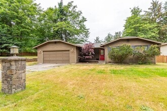 Building Photo - Cozy Home Close to Beach! Your New 3 Bed, ...