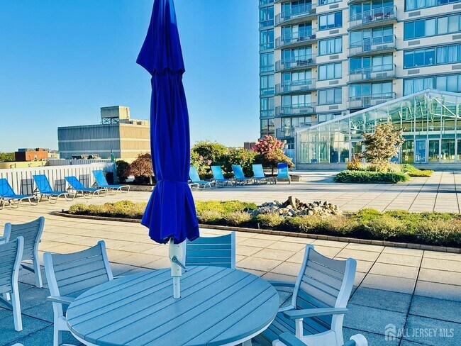 Building Photo - 1 Spring St