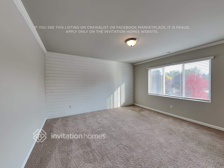 Building Photo - 12606 36th Place NE