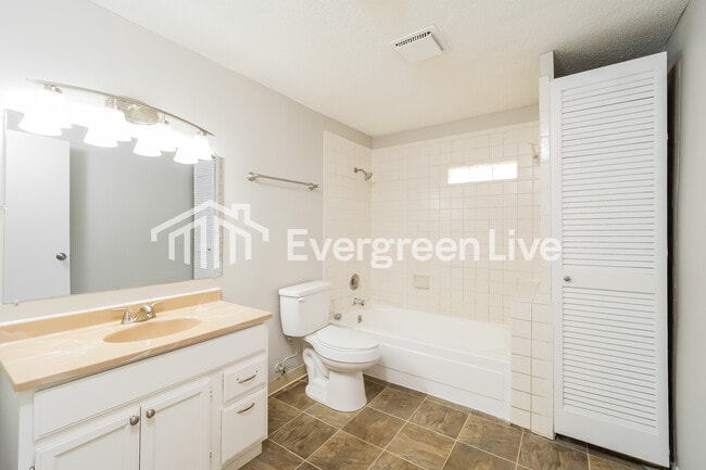 Building Photo - 3126 S Maywood Ave