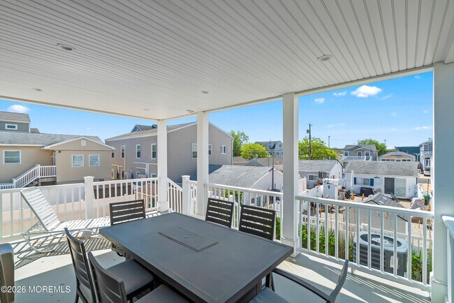Building Photo - 315 Hiering Ave