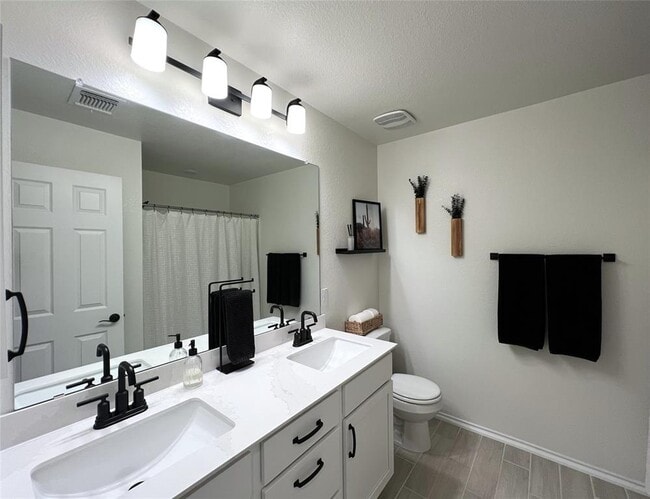 Building Photo - 13205 Nancy Reagan St