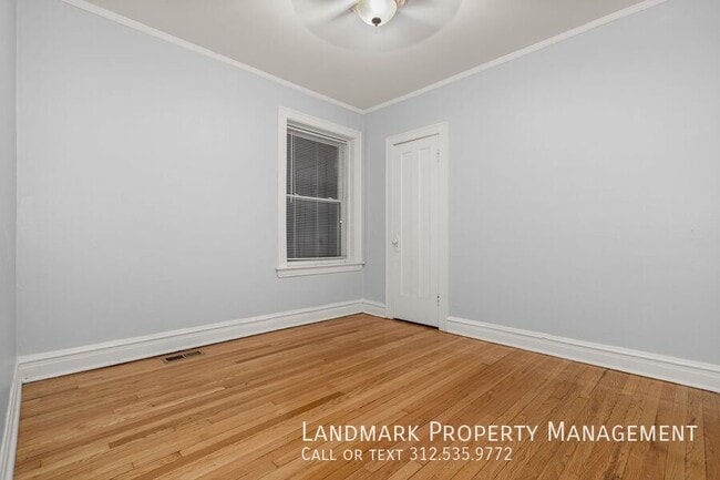 Building Photo - 4144 N Mozart-Unit 1W