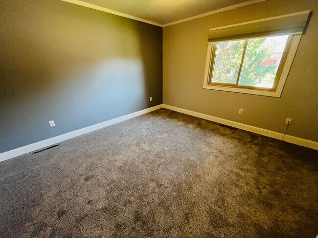 Building Photo - Beautiful 5 bed/3 Bath Home in Heights